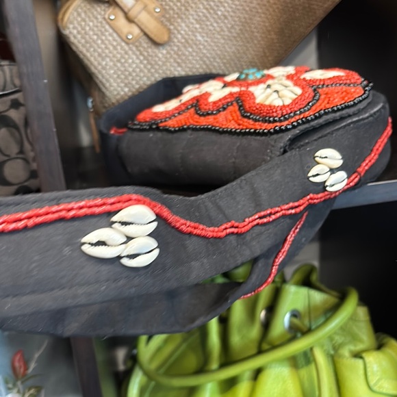 Red and Black Crossbody Bag with Floral Embroidery - Picture 4 of 8